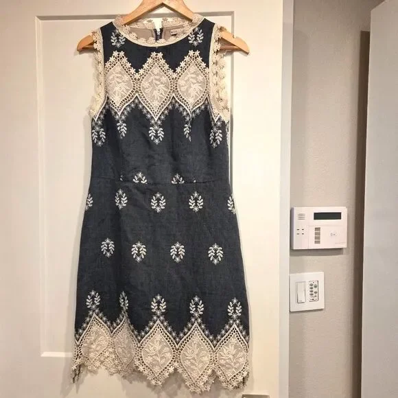 Alice + Olivia Lindsey Embroidered Dress Women's Chambrey & Lace Size 8